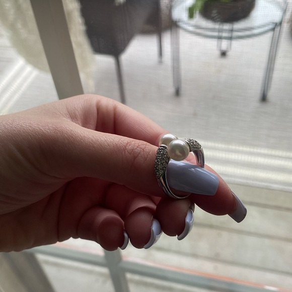 Crystal and Pearl Twist Ring - Picture 3 of 4